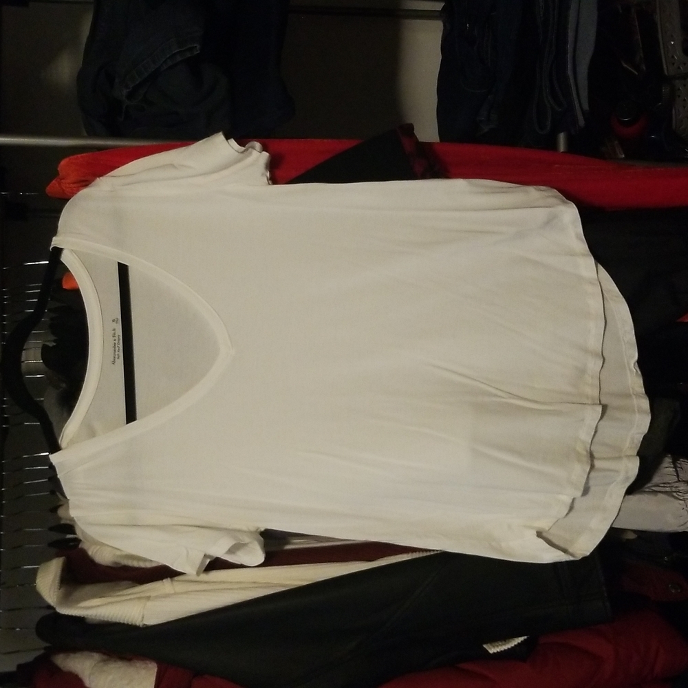 White Abercrombie & Fitch vneck short sleeve XL never worn